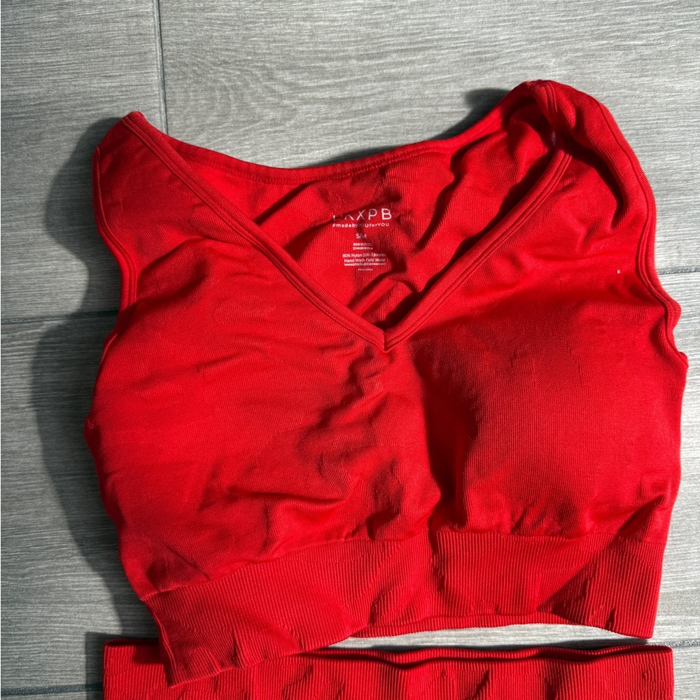 HKxPB Red Workout Set (S/M) - Picture 3 of 3